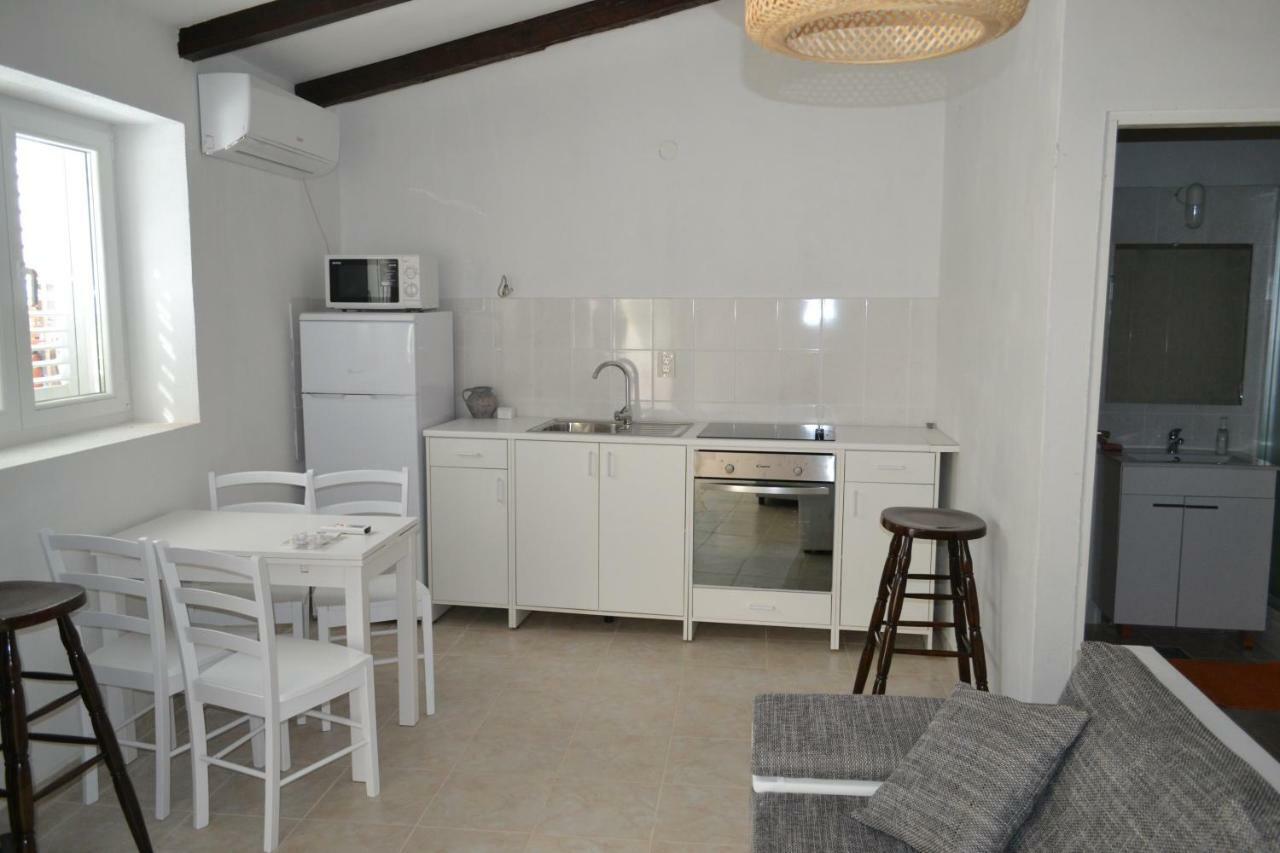 Apartments Martinis Vis Exterior foto